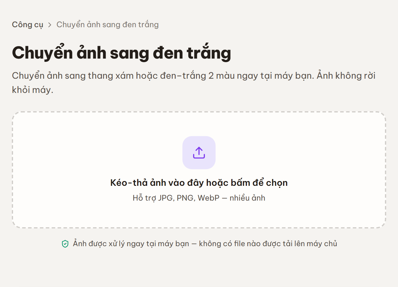Vùng kéo-thả ảnh của công cụ Ảnh đen trắng, chờ chọn một hay nhiều ảnh JPG, PNG, WebP để chuyển.