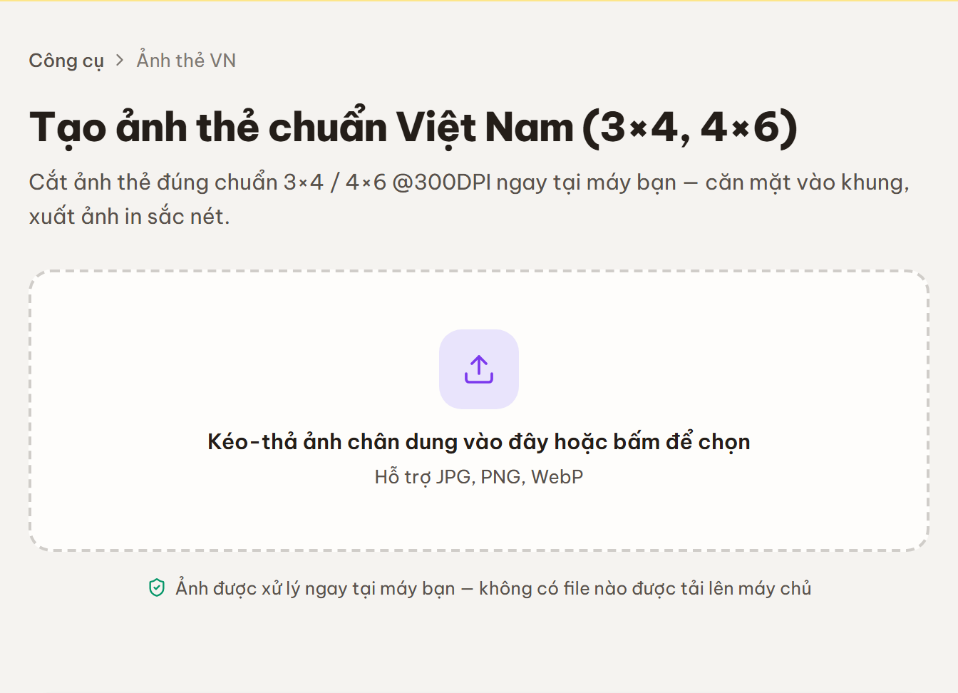 Màn chọn ảnh chân dung của công cụ Ảnh thẻ với vùng kéo-thả ảnh JPG, PNG, WebP.