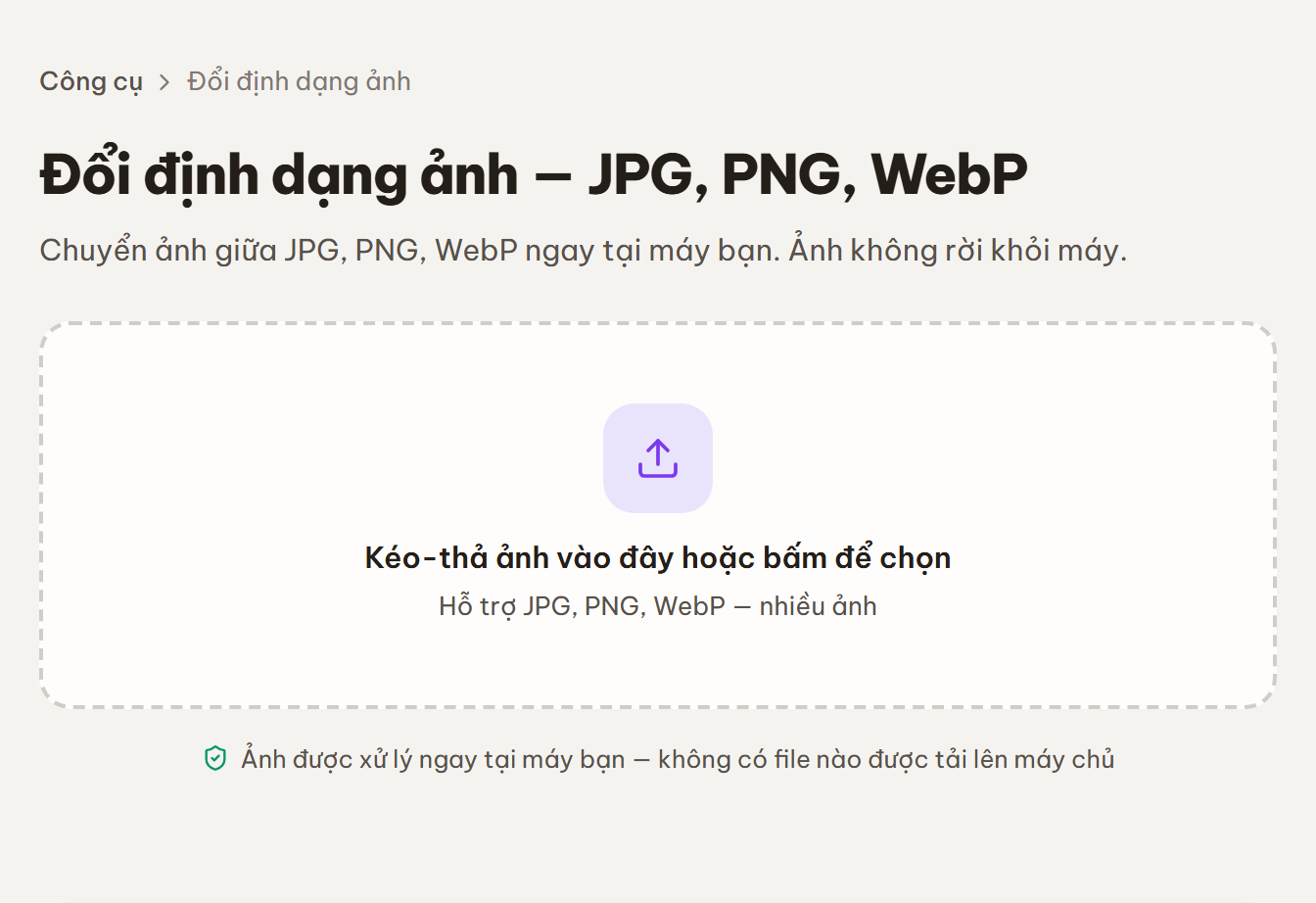 Màn hình chọn ảnh trống với vùng kéo-thả và gợi ý hỗ trợ JPG, PNG, WebP