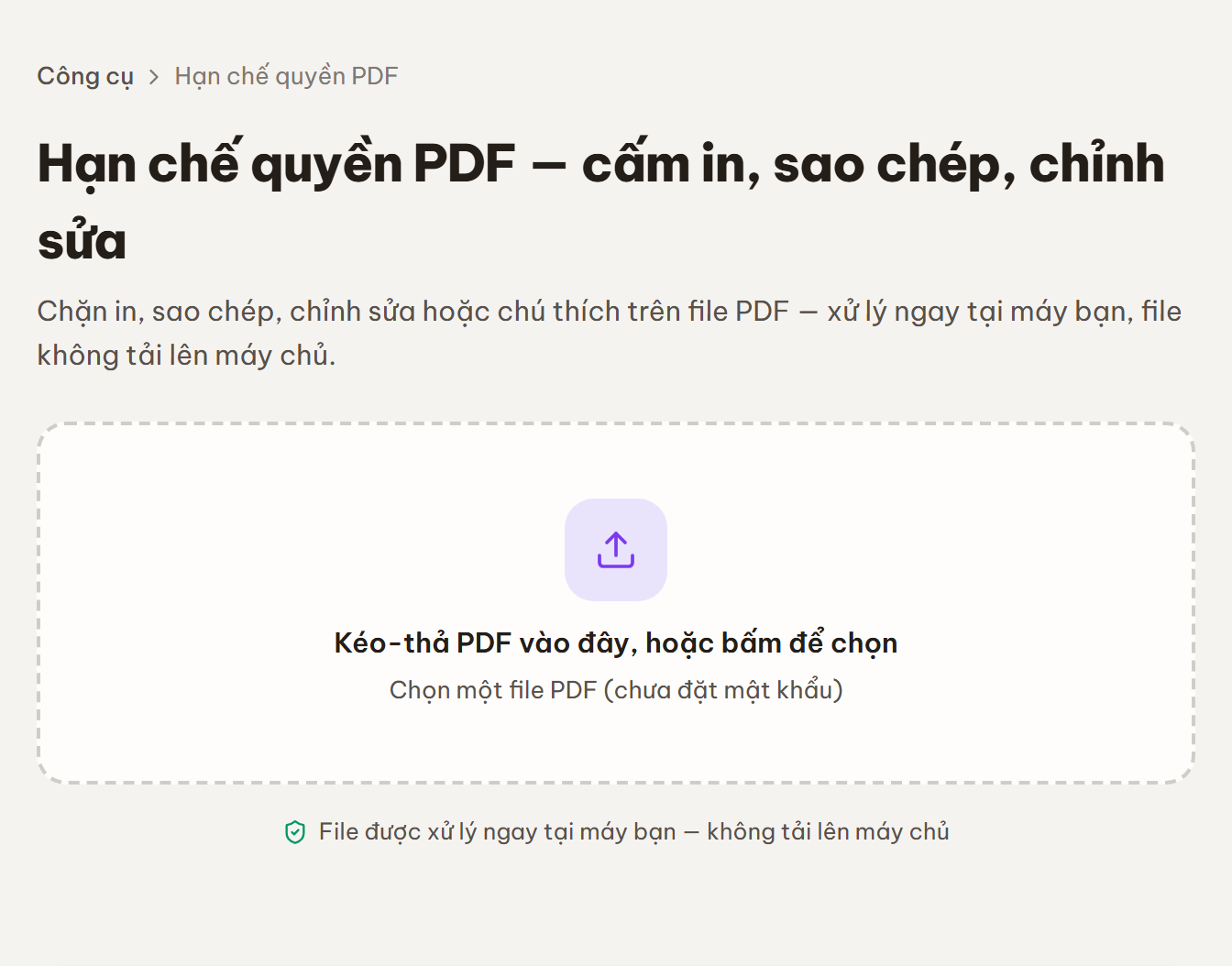 Màn chọn file của công cụ Hạn chế quyền PDF với vùng kéo-thả chọn PDF.
