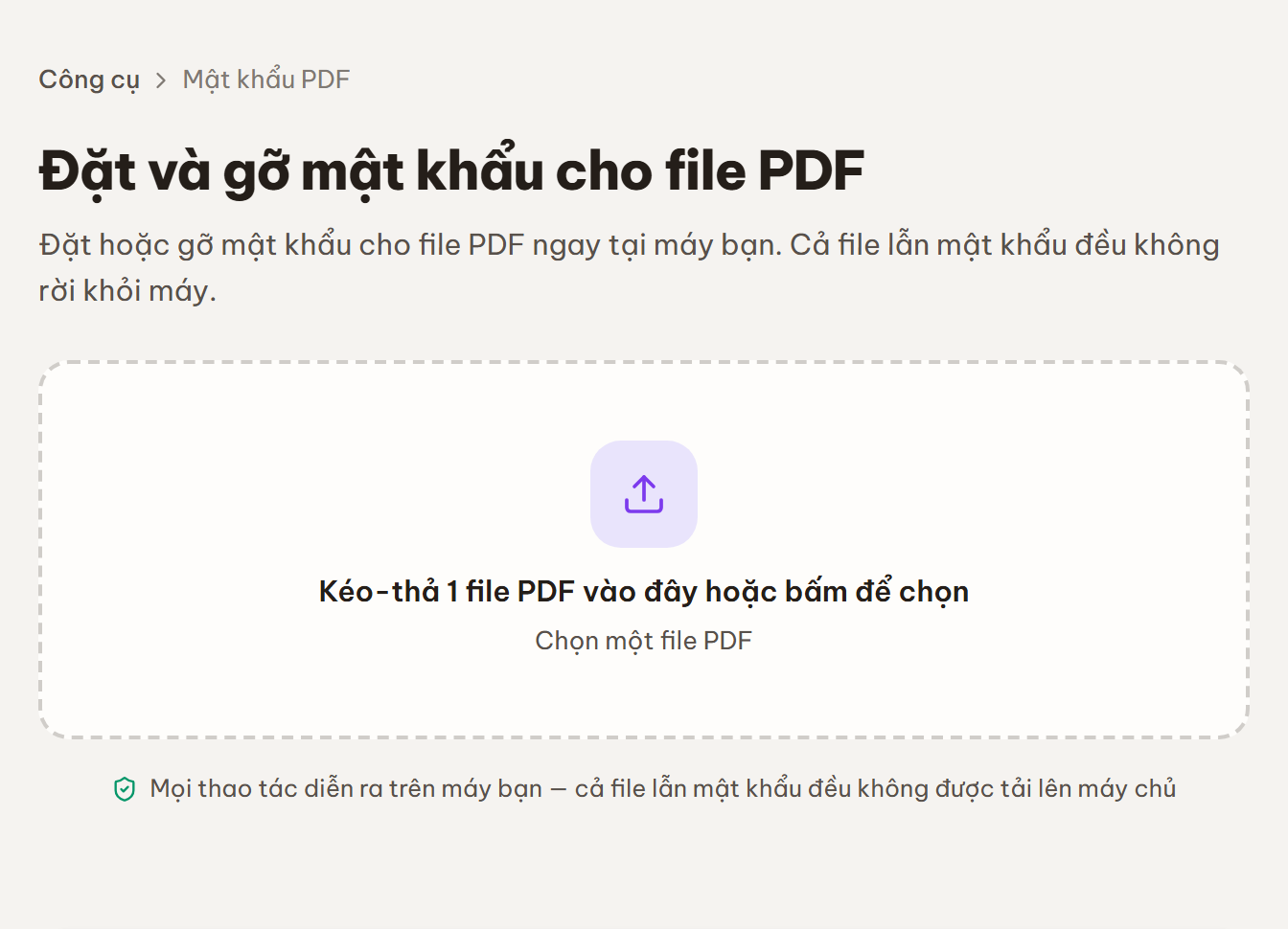 Màn chọn file của công cụ Mật khẩu PDF: tiêu đề "Đặt và gỡ mật khẩu cho file PDF" và vùng kéo-thả 1 file PDF
